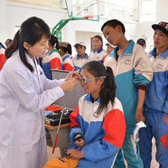 【明眸格桑花】挖虫草眼疾多 关爱索县儿童义诊进行时